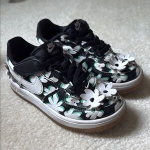 Nike Kids Sneakers Black White Green Floral Design
